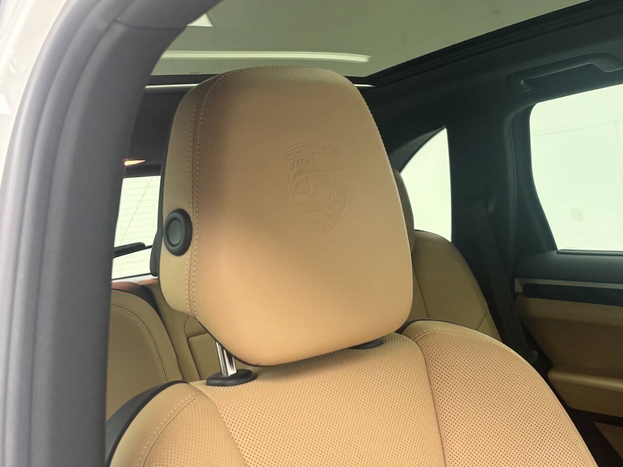 Used 2014 Porsche Cayenne Platinum Edition AWD/4WD image 44
