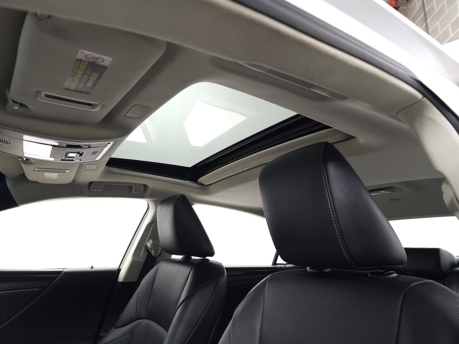 Used 2020 Lexus ES 350 w/ Premium Package image 14