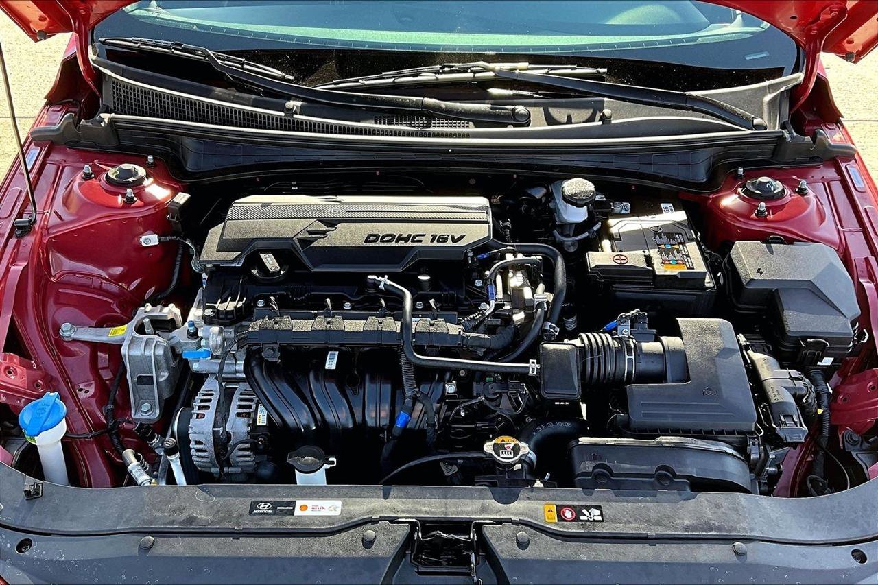 Used 2025 Hyundai Elantra Sport FWD image 31