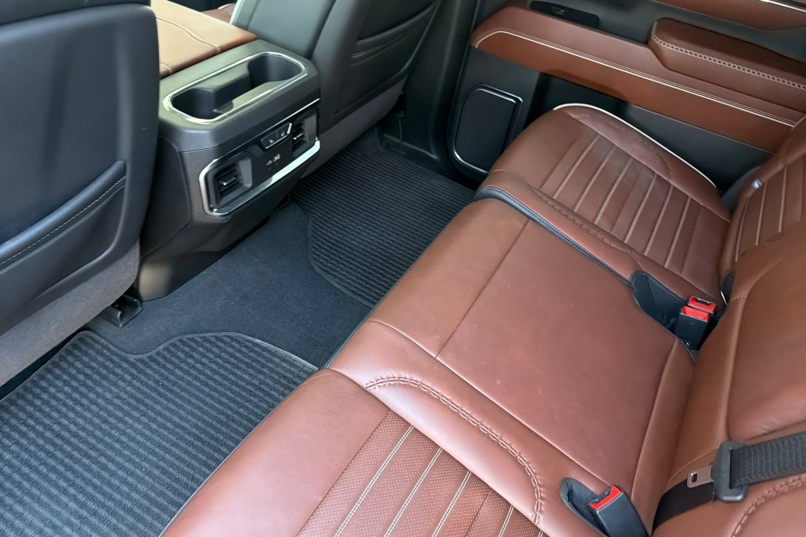 Used 2024 GMC Sierra 2500 Denali Ultimate w/ Max Trailering Package AWD/4WD image 16