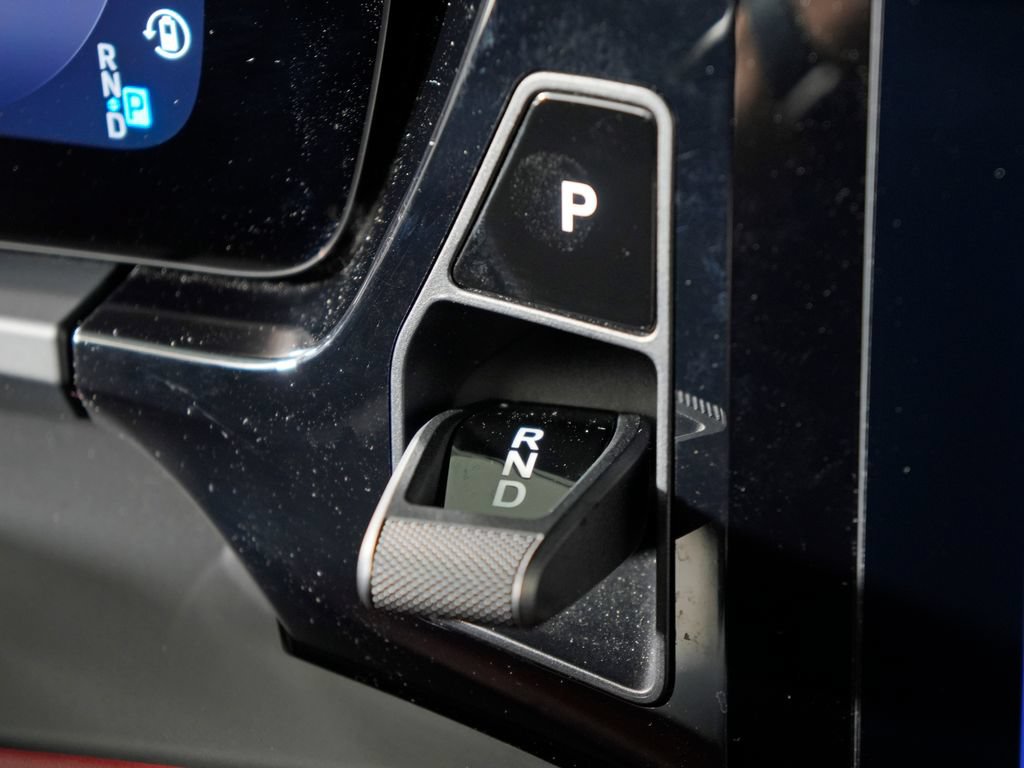 Certified 2025 Porsche Macan 4S Electric AWD/4WD image 30