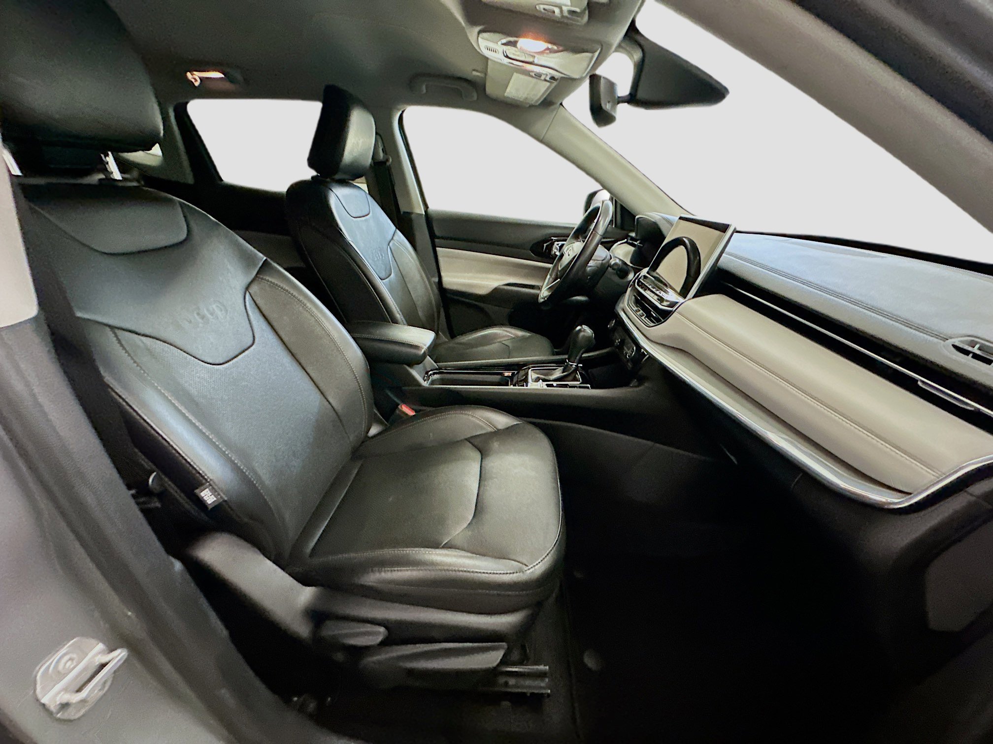 Used 2022 Jeep Compass Limited image 31