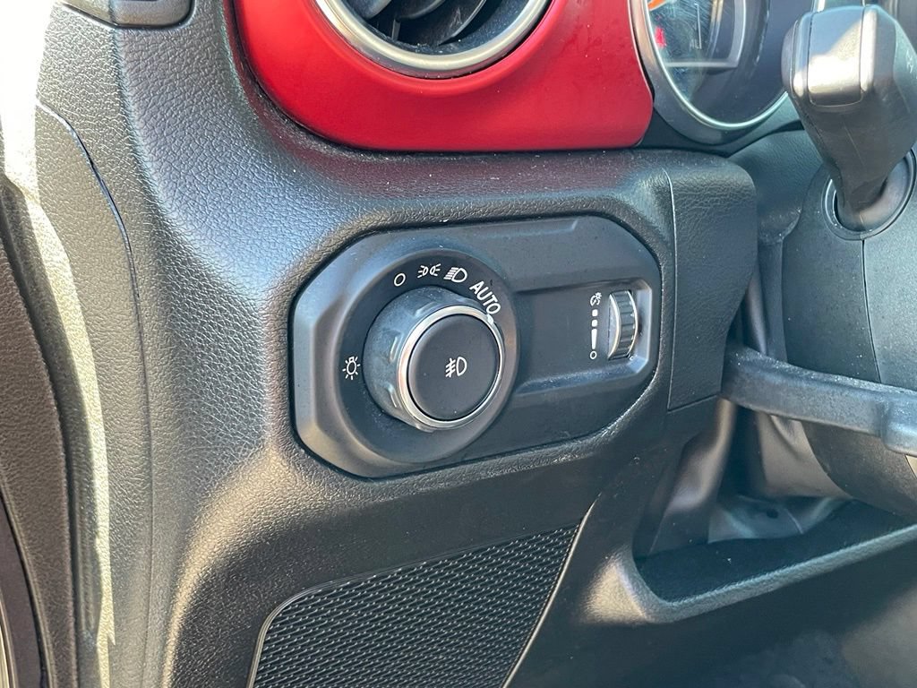 Used 2023 Jeep Wrangler Unlimited Rubicon w/ Cold Weather Group AWD/4WD image 12