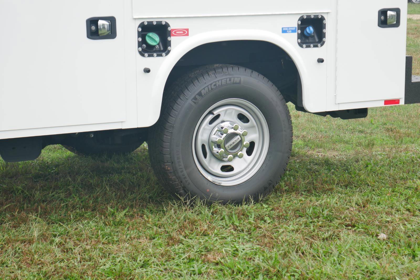 New 2025 Ford F250 XL w/ XL Chrome Package image 48