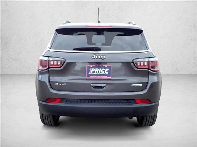 Used 2018 Jeep Compass Latitude w/ Cold Weather Group AWD/4WD image 3