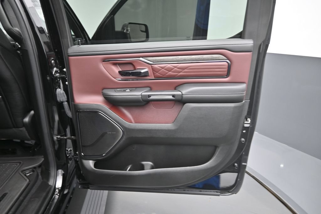 Used 2025 RAM 1500 Limited AWD/4WD image 16