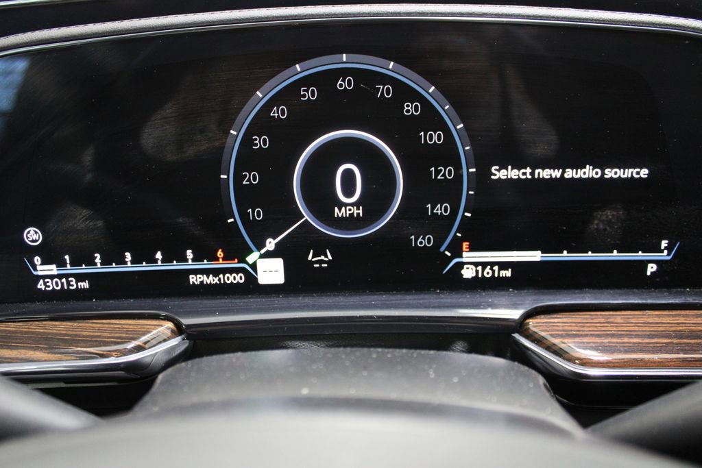 Used 2023 Cadillac Escalade Premium Luxury w/ LPO, Illumination Package image 24