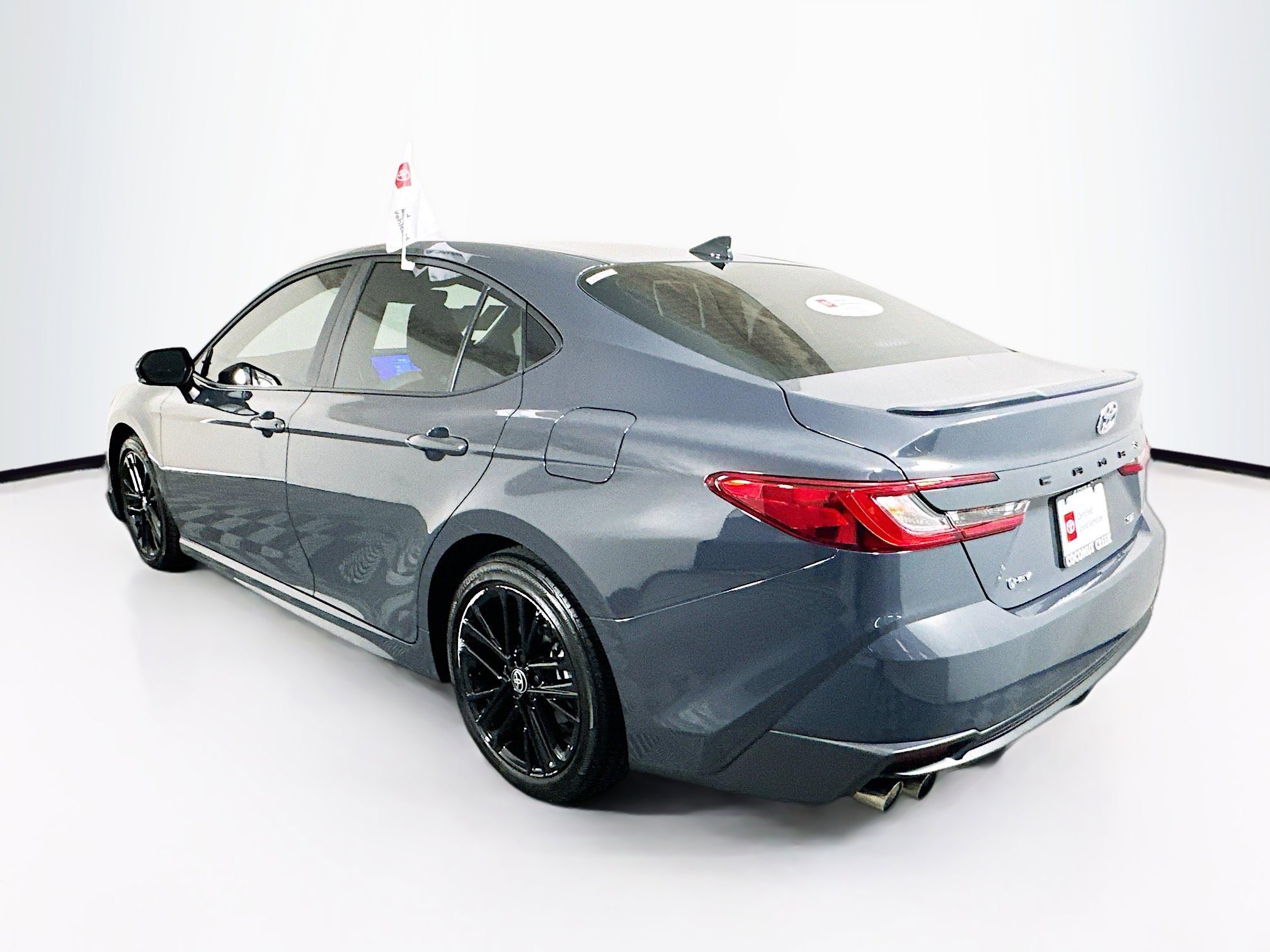 Used 2025 Toyota Camry SE w/ Multimedia Upgrade Package FWD image 5