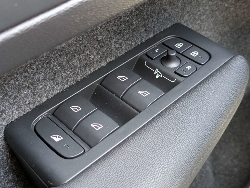 New 2026 Volvo XC40 B4 Core FWD image 30
