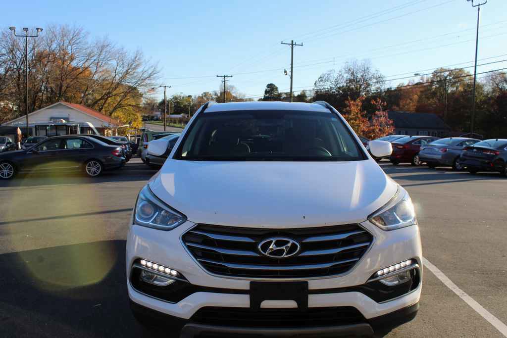 Used 2017 Hyundai Santa Fe Sport FWD image 2