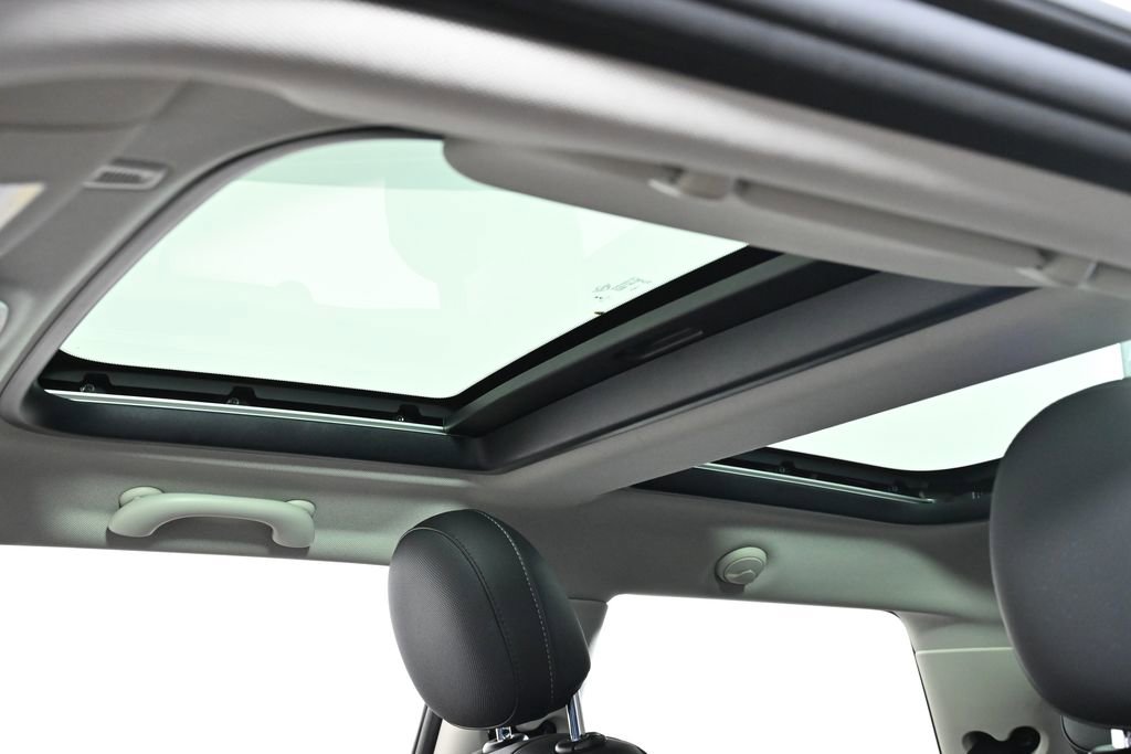 Used 2019 MINI Cooper 2-Door Hardtop w/ Signature Upholstery Package image 23