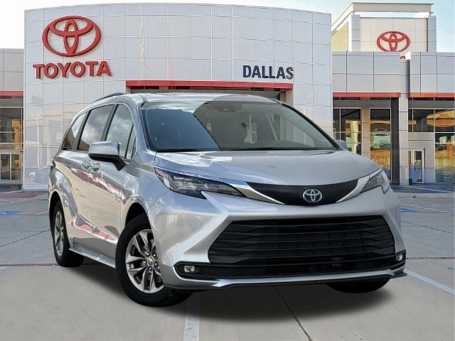 Used 2025 Toyota Sienna XLE
