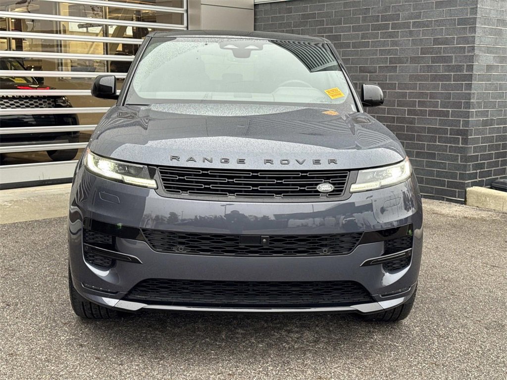 Used 2025 Land Rover Range Rover Sport Dynamic SE image 2