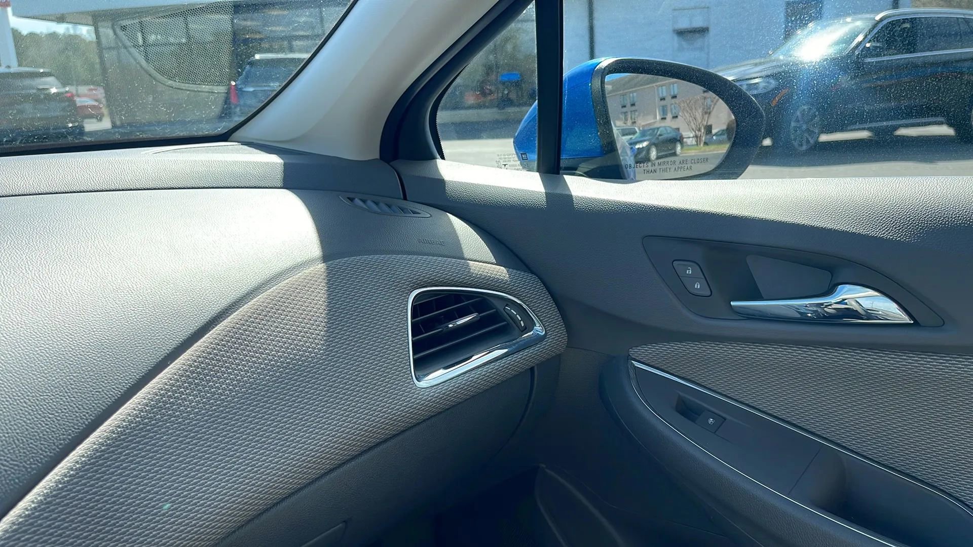 Used 2017 Chevrolet Cruze LT w/ Convenience Package image 26