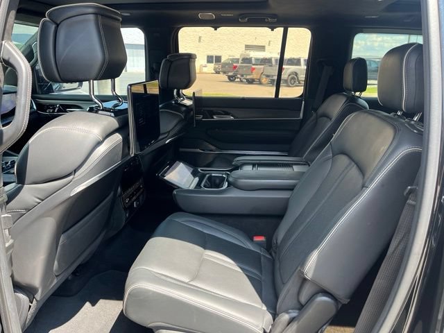 Used 2022 Jeep Grand Wagoneer Series II AWD/4WD image 6