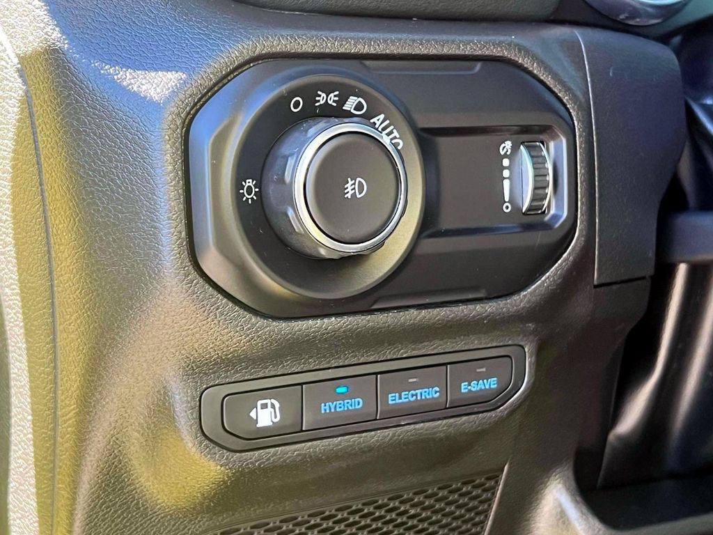 Used 2023 Jeep Wrangler Unlimited Sahara w/ Cold Weather Group image 19