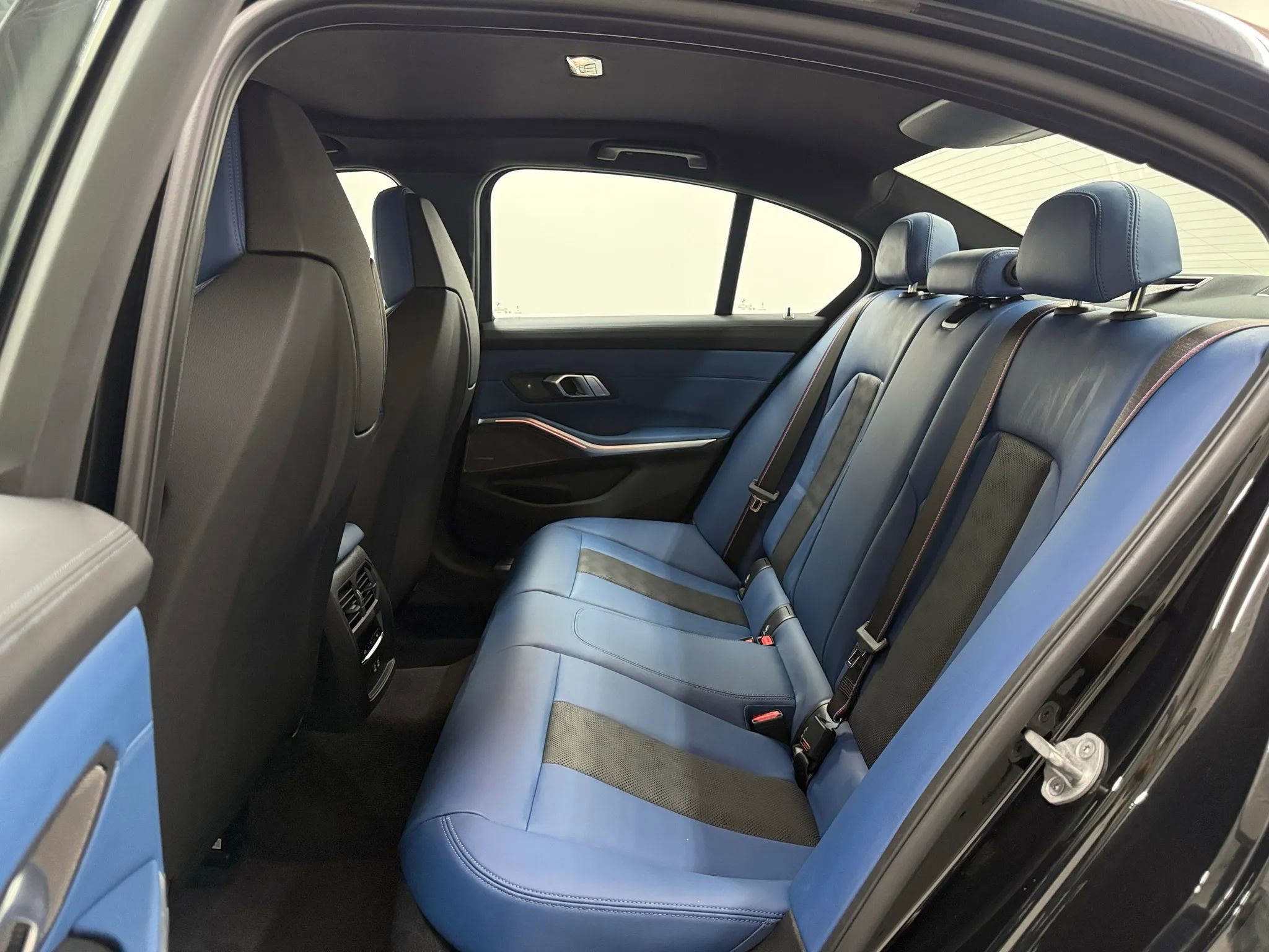 Used 2025 BMW M3 Sedan w/ Executive Package image 15