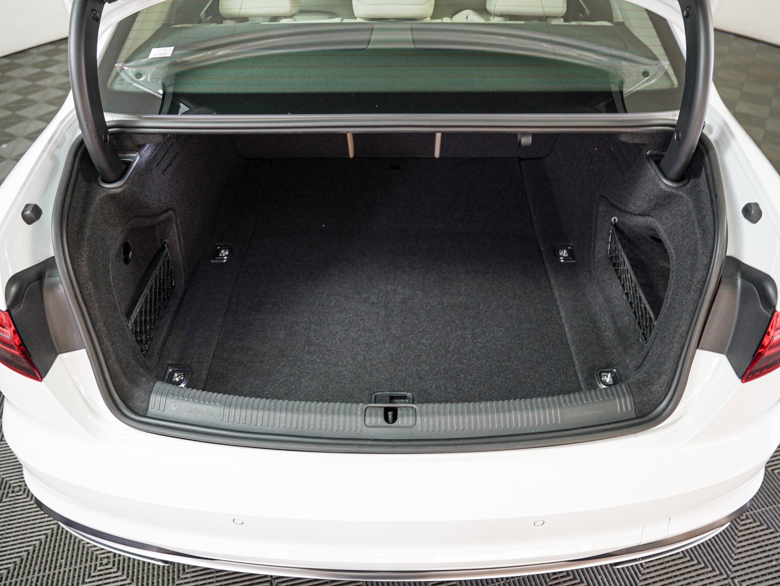 Used 2023 Audi A4 2.0T Premium w/ Convenience Package image 8