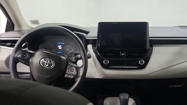 Used 2025 Toyota Corolla LE image 16