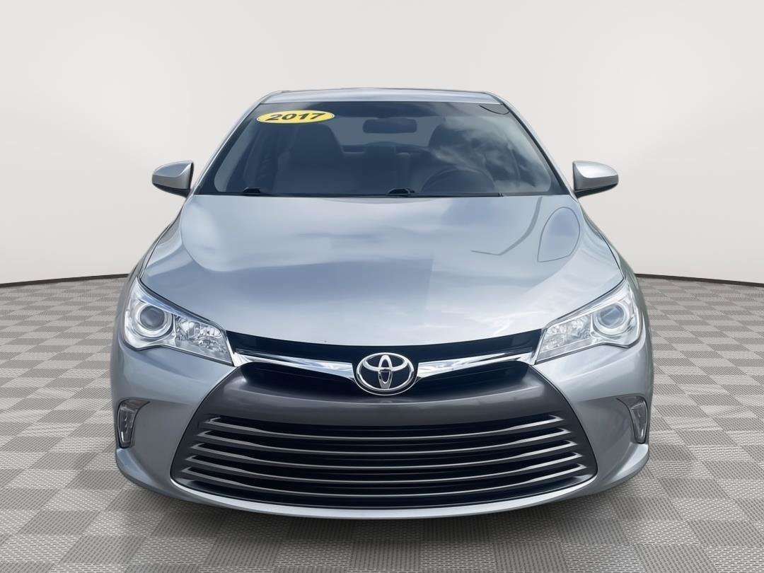 Used 2017 Toyota Camry XLE FWD image 3