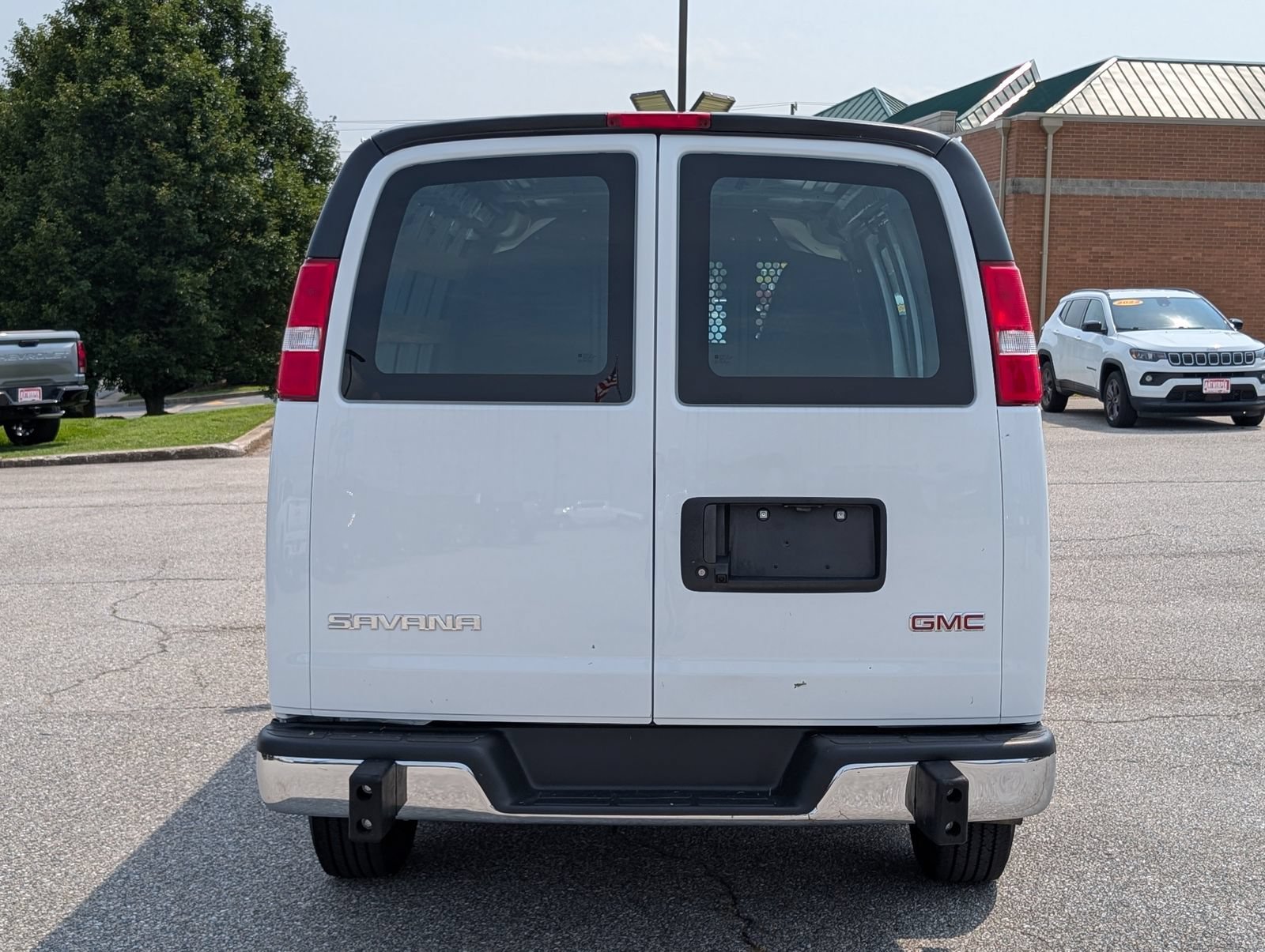 Used 2025 GMC Savana 2500 w/ Driver Convenience Package RWD image 4