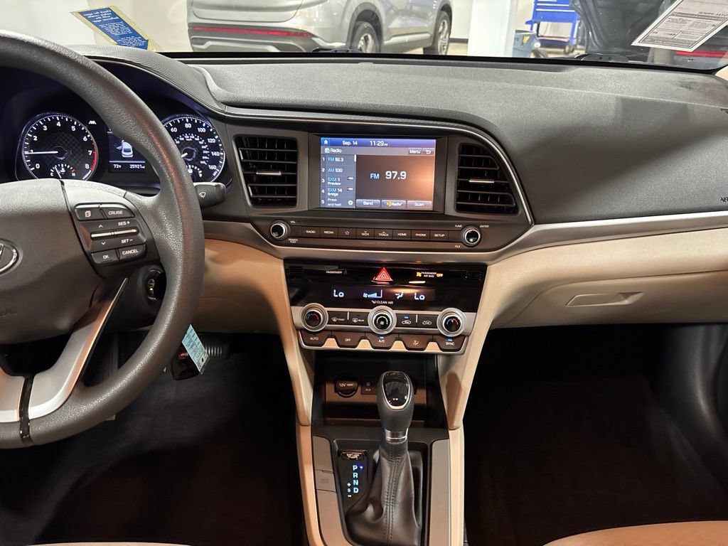 Used 2020 Hyundai Elantra SEL w/ Winter Weather Package FWD image 16