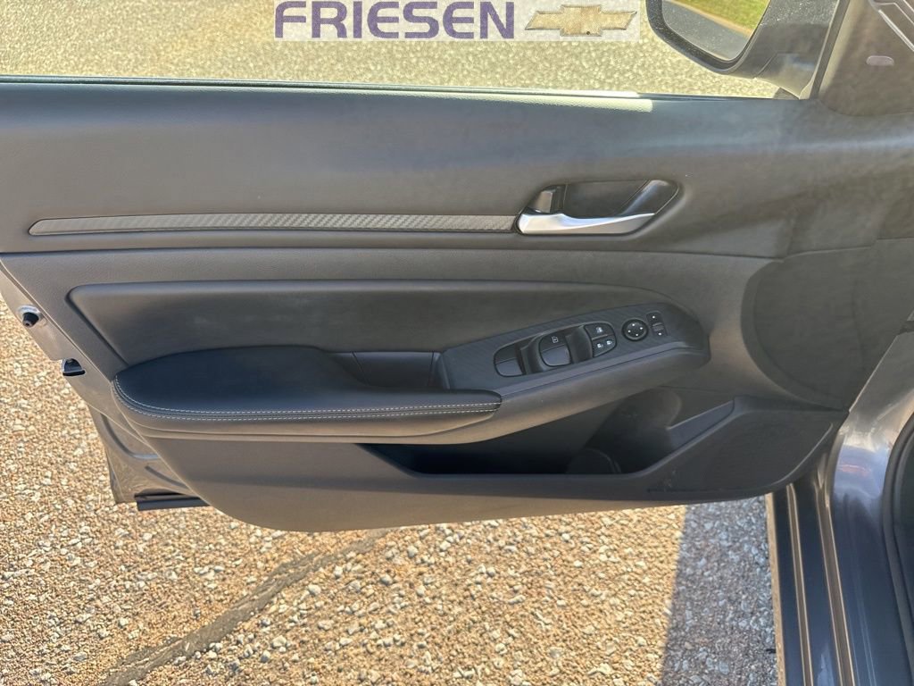Used 2024 Nissan Altima 2.5 SV image 9