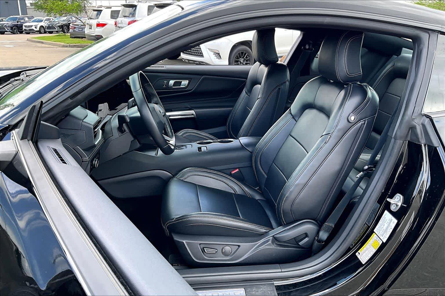 Used 2025 Ford Mustang Premium image 7