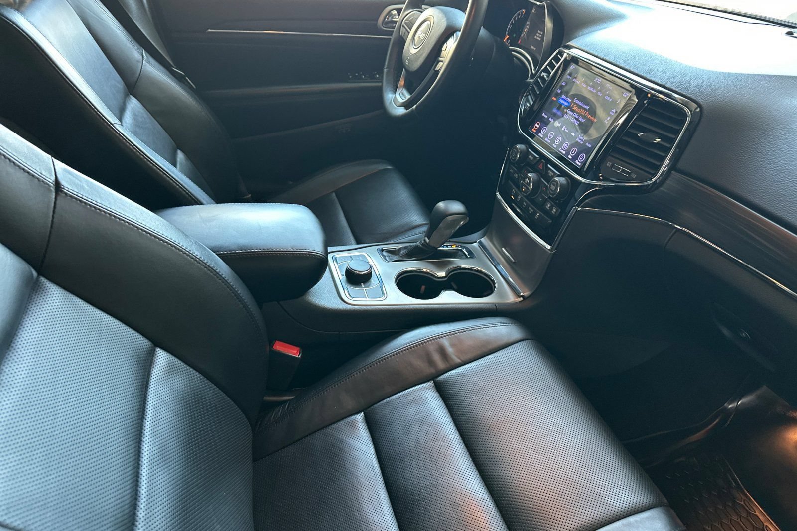 Used 2019 Jeep Grand Cherokee Limited w/ Luxury Group II AWD/4WD image 16