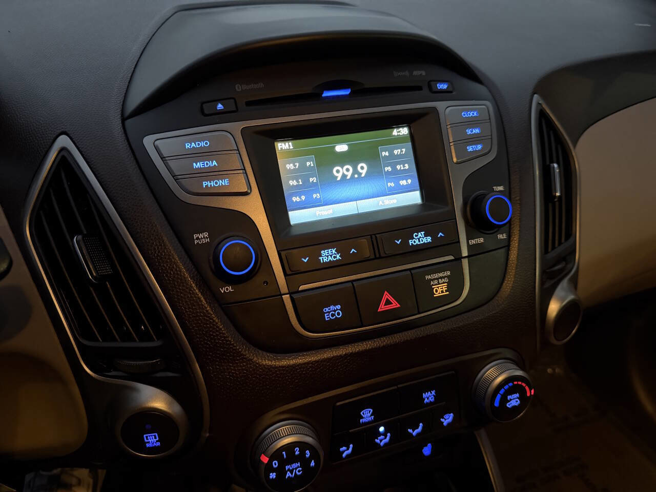 Used 2015 Hyundai Tucson SE image 28