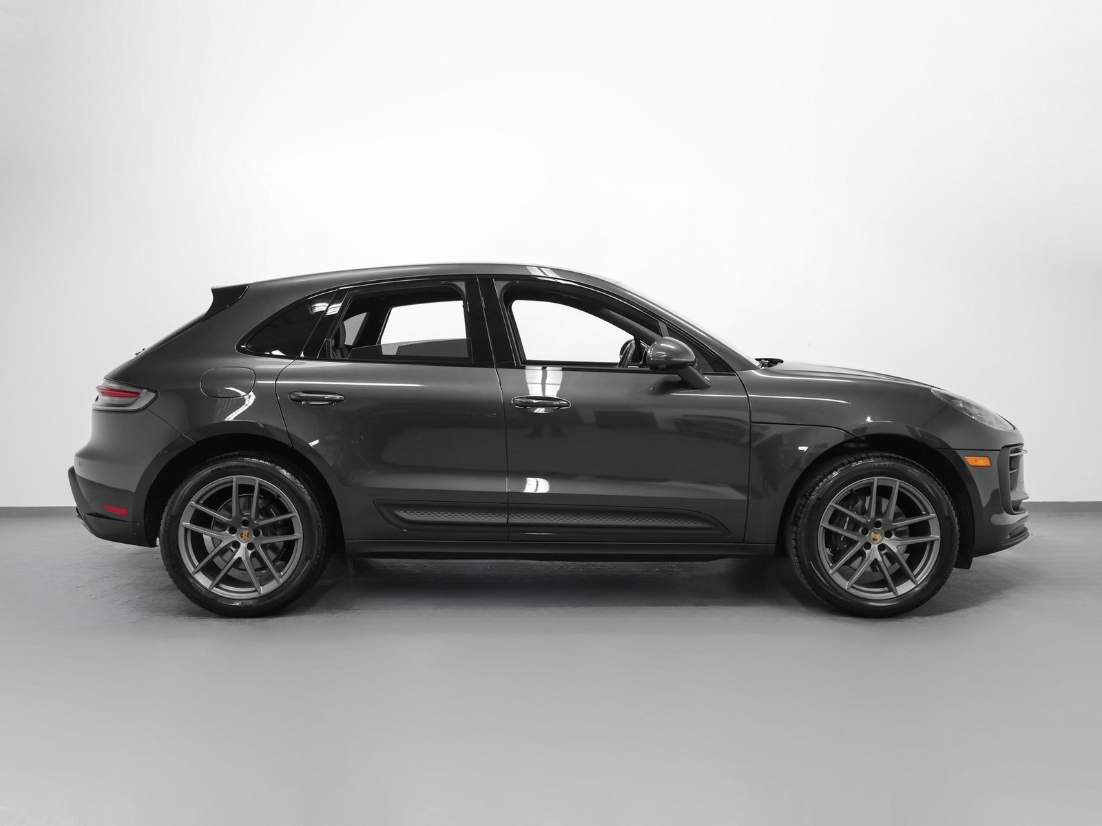 Used 2025 Porsche Macan image 13