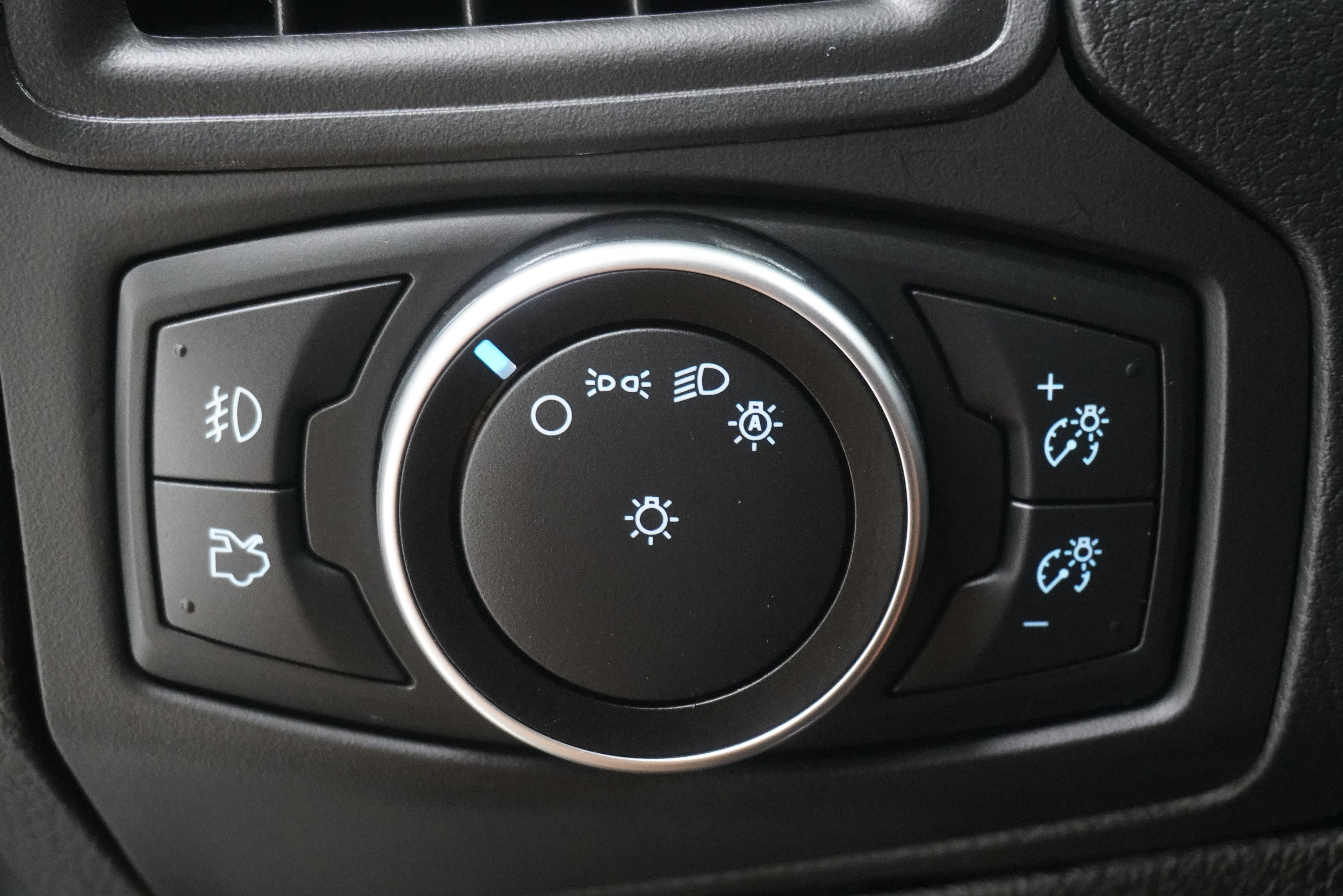 Used 2018 Ford Focus SEL w/ Cold Weather Package image 23