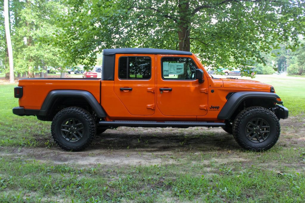 New 2025 Jeep Gladiator Sport image 2