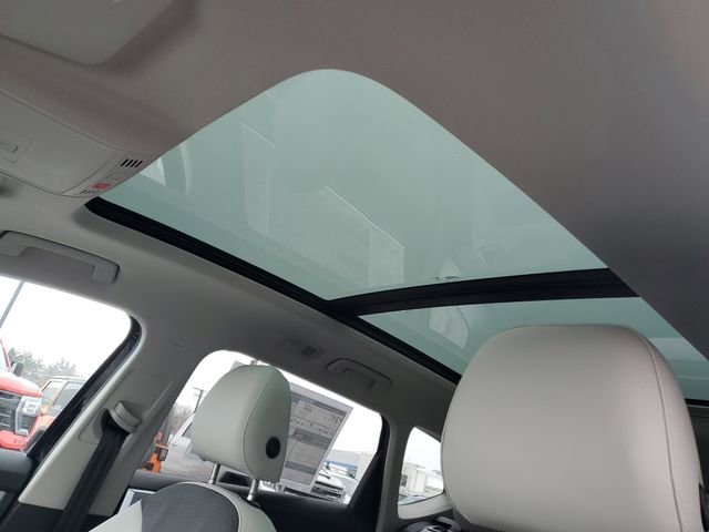 New 2026 Volkswagen Taos SE image 11