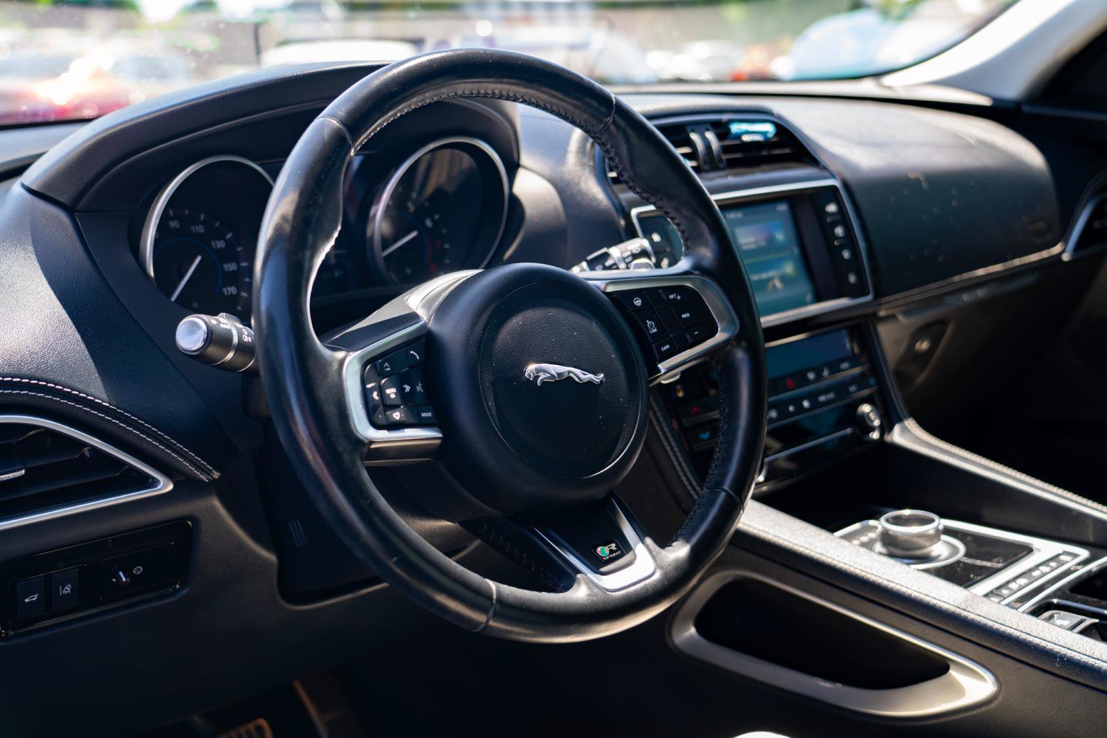 Used 2018 Jaguar F-PACE R-Sport AWD/4WD image 15