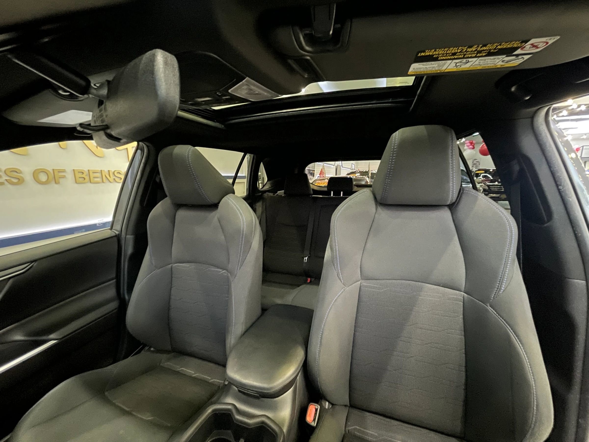 Used 2022 Toyota RAV4 SE w/ Convenience Package image 22