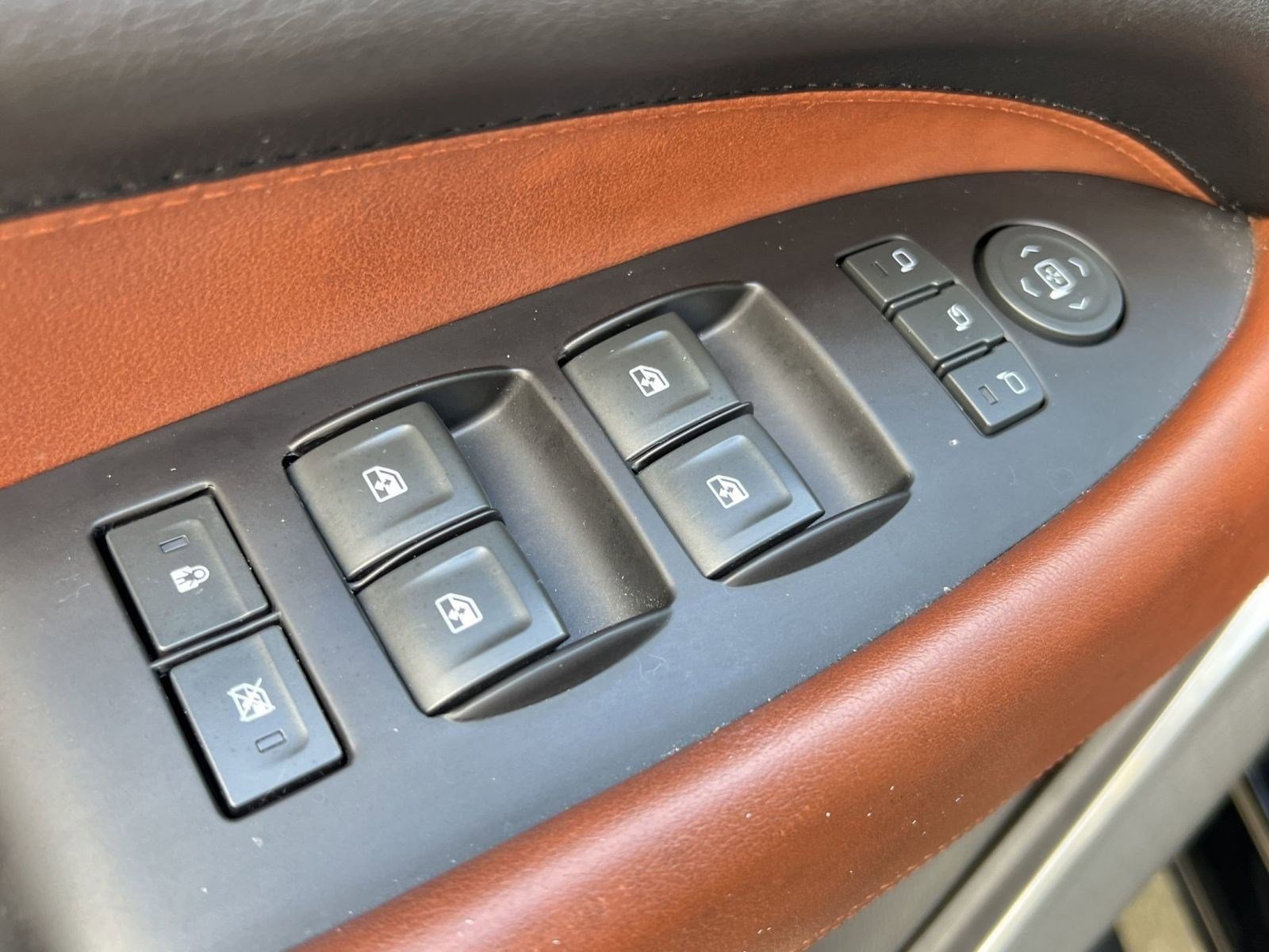 Certified 2020 Cadillac Escalade Premium Luxury w/ Escalade Sport Edition AWD/4WD image 21