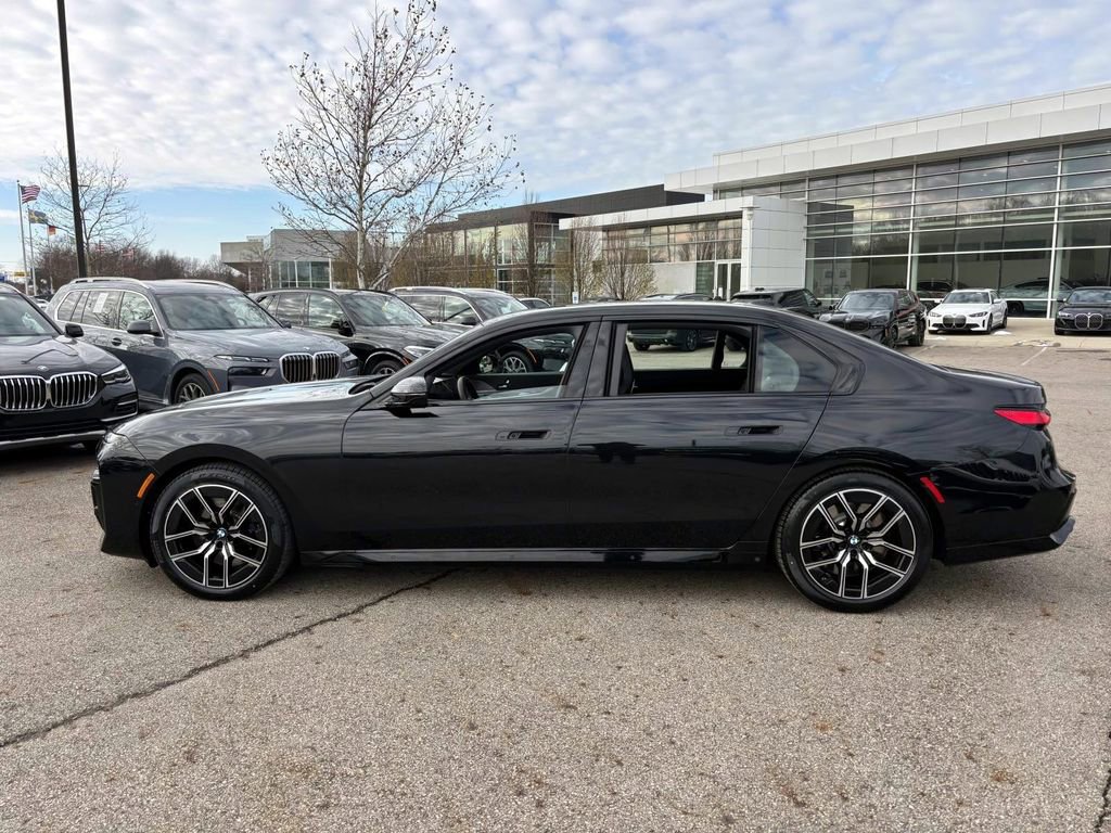 Used 2024 BMW 760i xDrive w/ Executive Package image 4
