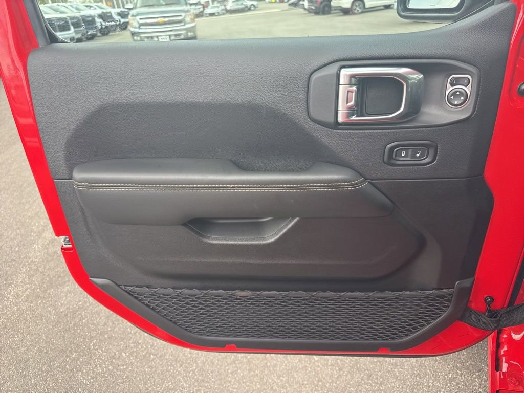 Used 2025 Jeep Wrangler Unlimited Sahara w/ Safety Group image 23