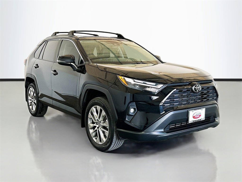 Used 2023 Toyota RAV4 XLE Premium image 3