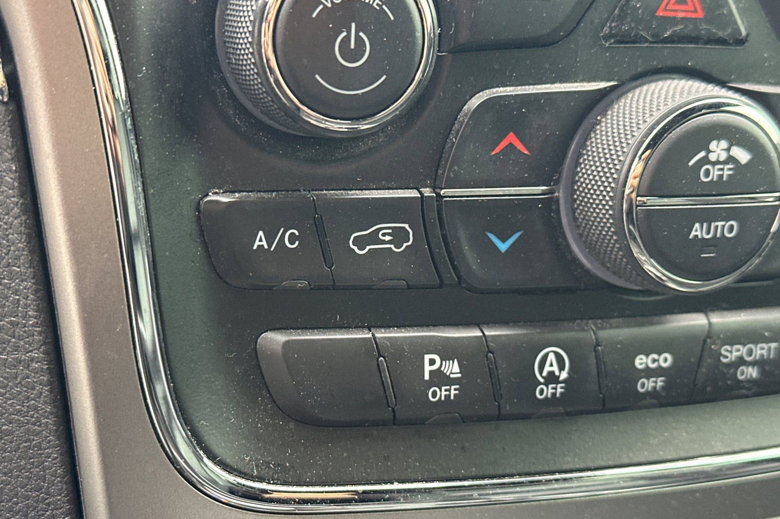 Used 2018 Jeep Grand Cherokee Limited image 29