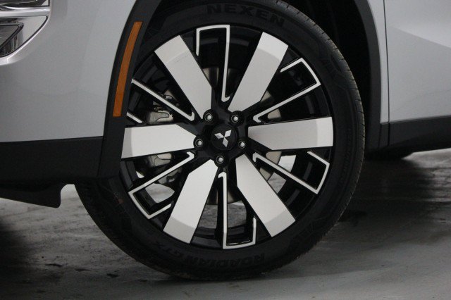 New 2026 Mitsubishi Outlander SE AWD/4WD image 3