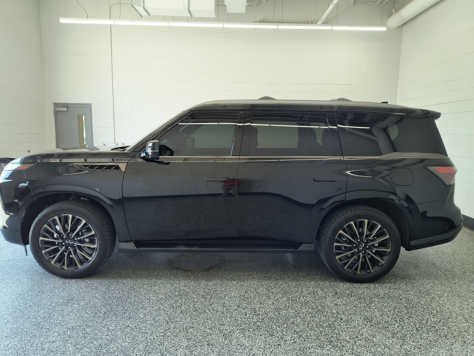 New 2027 INFINITI QX80 Autograph w/ Autograph Exterior Package AWD/4WD image 2