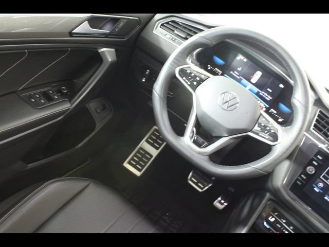 Used 2022 Volkswagen Tiguan SE R-Line AWD/4WD image 17
