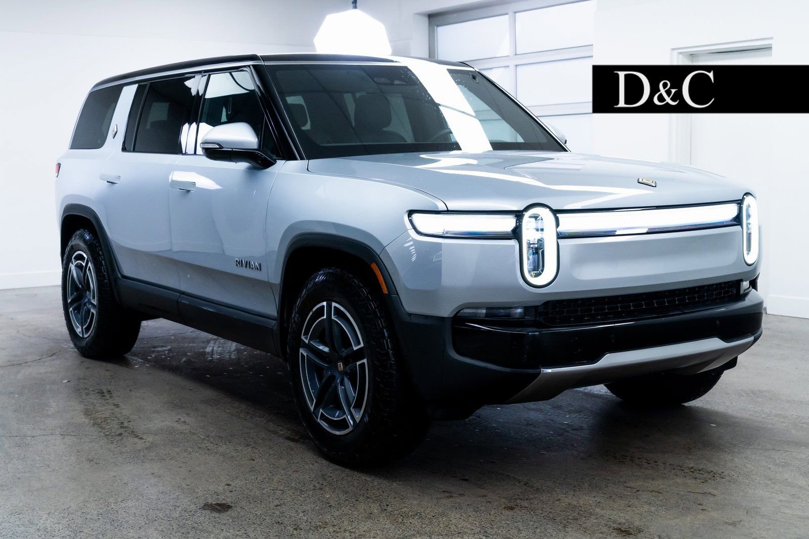 Used 2026 Rivian R1S Adventure image 1