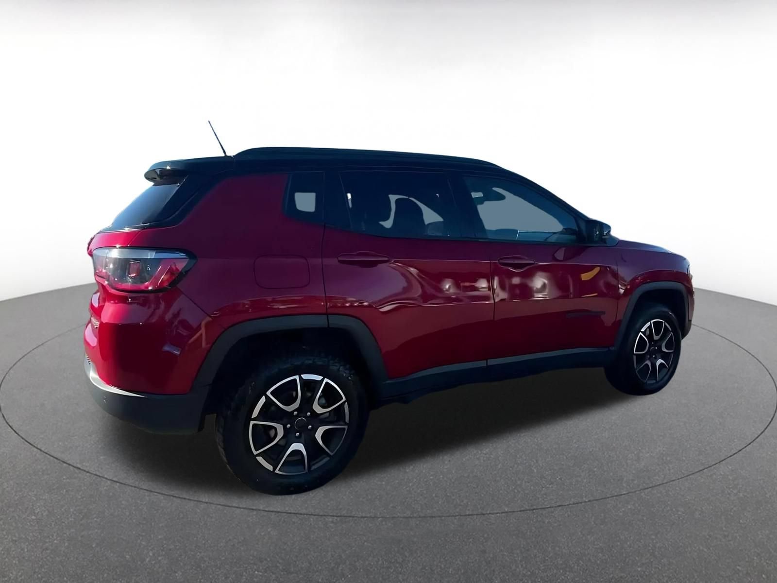 Used 2025 Jeep Compass Trailhawk AWD/4WD image 13