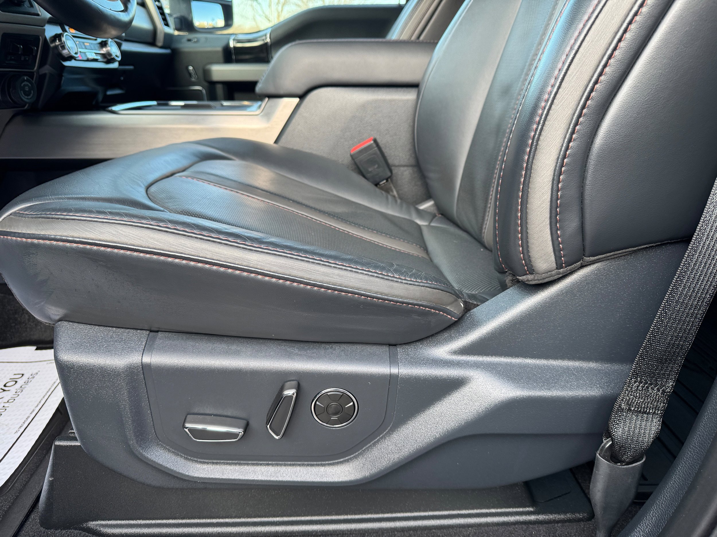 Used 2022 Ford F350 Platinum w/ FX4 Off-Road Package AWD/4WD image 19