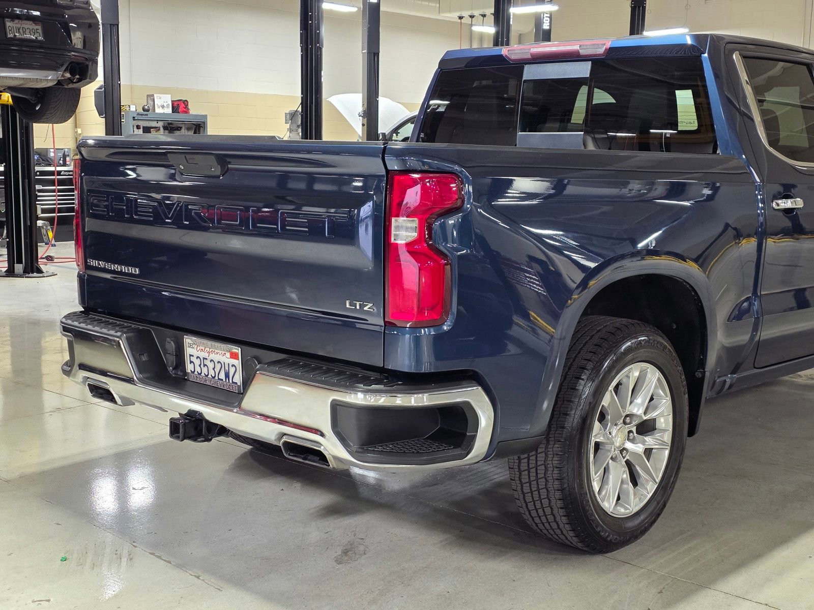 Used 2019 Chevrolet Silverado 1500 LTZ w/ LTZ Convenience Package AWD/4WD image 11