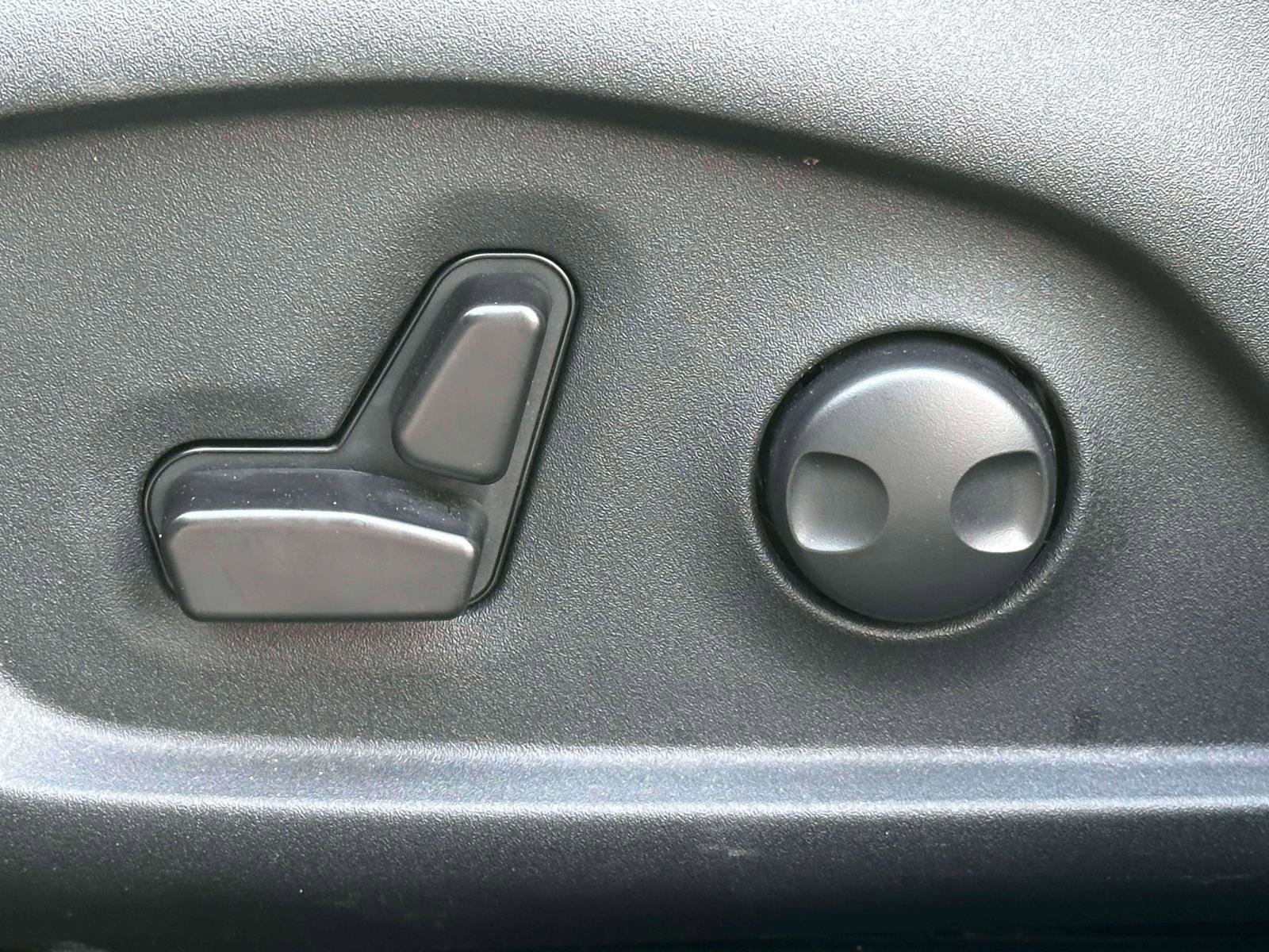 Used 2023 Jeep Compass High Altitude w/ Driver Assist Group I image 16