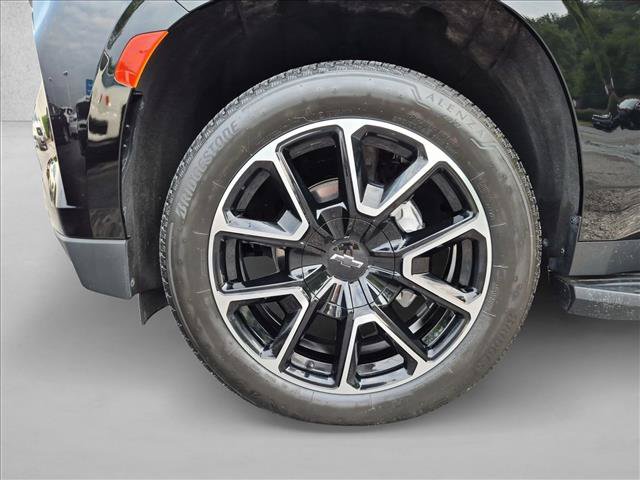 Used 2024 Chevrolet Suburban RST w/ Luxury Package AWD/4WD image 25